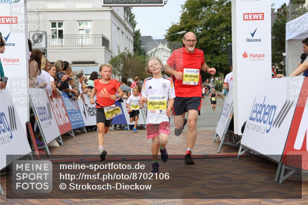 31.08.2025 - 21. Blankeneser Heldenlauf Strokosch-Dieckow http://msf.ph/oto/8702106 31.08.2025 10:25:07 Ziel 2357, 2183, 2717, 2285, 2286, 2331, 2359, 2661 meine-sportfotos.de
