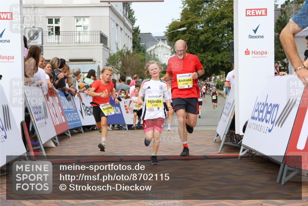 31.08.2025 - 21. Blankeneser Heldenlauf Strokosch-Dieckow http://msf.ph/oto/8702115 31.08.2025 10:25:07 Ziel 2357, 2183, 2717, 2285, 2286, 2331, 2359, 2661 meine-sportfotos.de