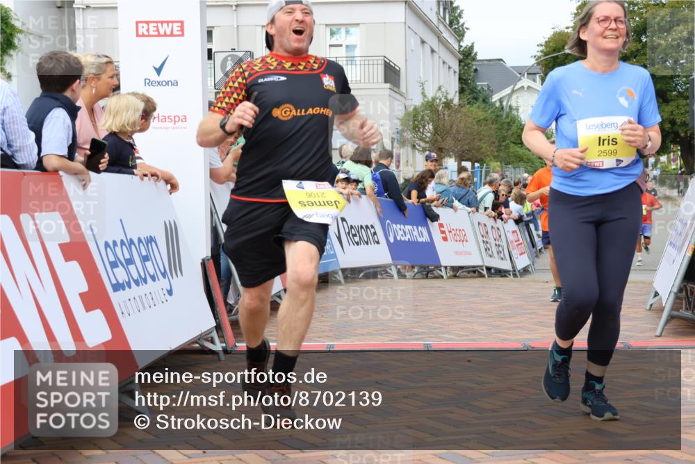 31.08.2025 - 21. Blankeneser Heldenlauf Strokosch-Dieckow http://msf.ph/oto/8702139 31.08.2025 10:30:38 Ziel 2560, 2106, 2599, 2102 meine-sportfotos.de