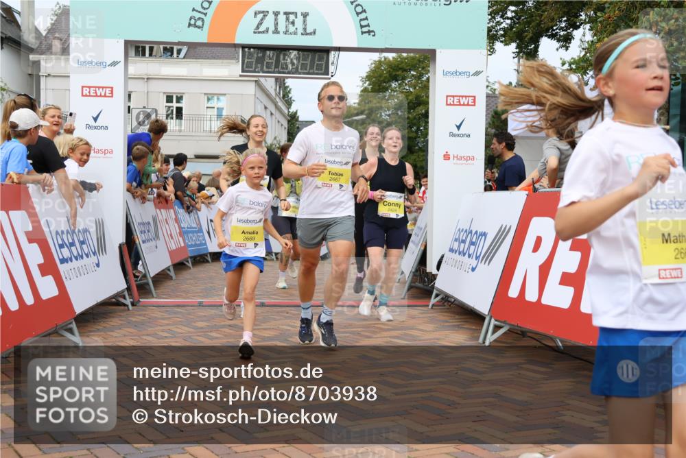 31.08.2025 - 21. Blankeneser Heldenlauf Strokosch-Dieckow http://msf.ph/oto/8703938 31.08.2025 10:34:40 Ziel 2110, 2244, 2021, 2424, 2668, 2669, 2667, 2298, 2349, 2350, 2090, 2083 meine-sportfotos.de