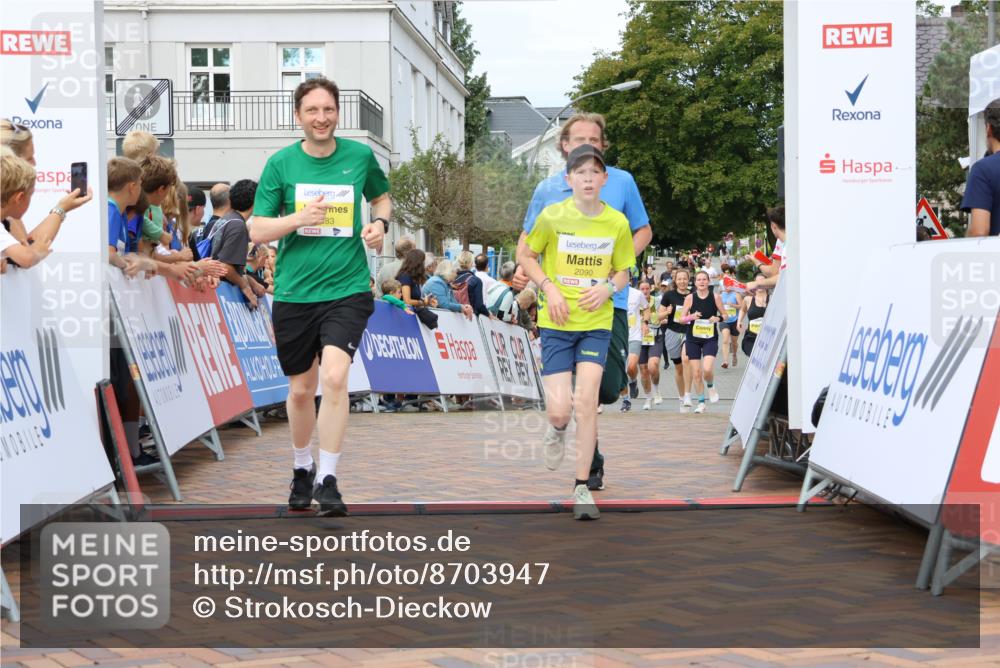 31.08.2025 - 21. Blankeneser Heldenlauf Strokosch-Dieckow http://msf.ph/oto/8703947 31.08.2025 10:34:35 Ziel 2110, 2424, 2668, 2669, 2667, 2090, 2083 meine-sportfotos.de