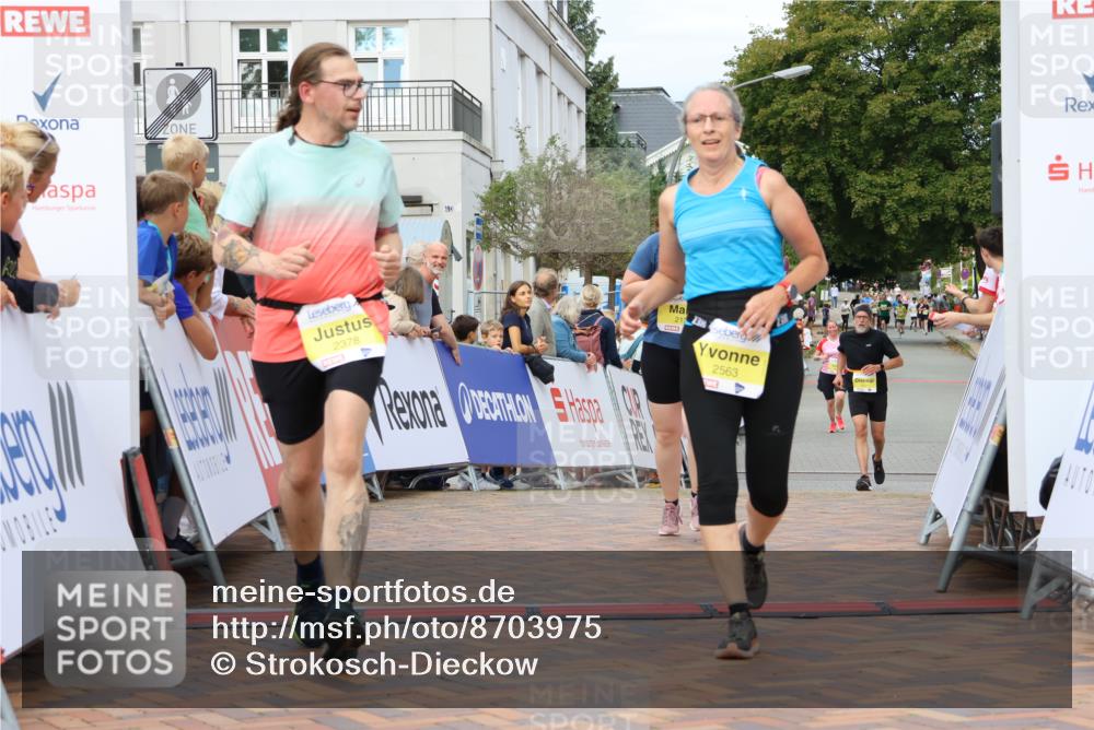 31.08.2025 - 21. Blankeneser Heldenlauf Strokosch-Dieckow http://msf.ph/oto/8703975 31.08.2025 10:34:02 Ziel 2378, 2563, 2120 meine-sportfotos.de