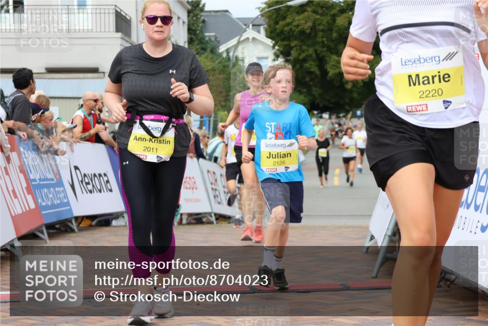 31.08.2025 - 21. Blankeneser Heldenlauf Strokosch-Dieckow http://msf.ph/oto/8704023 31.08.2025 10:33:27 Ziel 2011, 2044, 2126, 2640, 2639, 2220, 2221 meine-sportfotos.de