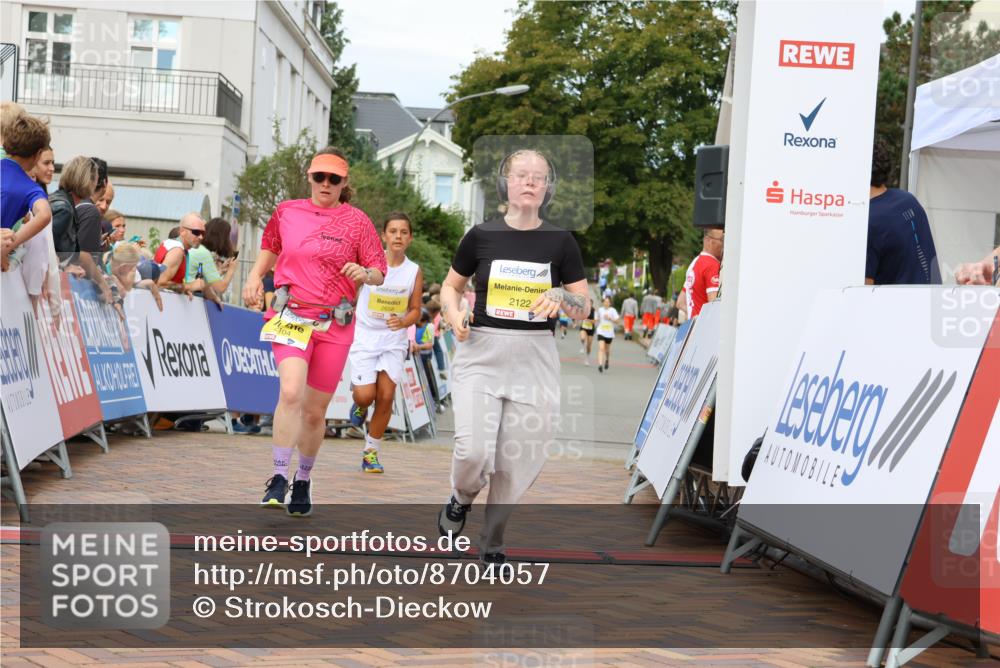 31.08.2025 - 21. Blankeneser Heldenlauf Strokosch-Dieckow http://msf.ph/oto/8704057 31.08.2025 10:33:03 Ziel 2104, 2129, 2130, 2128, 2122, 2337, 2695, 2694, 2464, 2658 meine-sportfotos.de