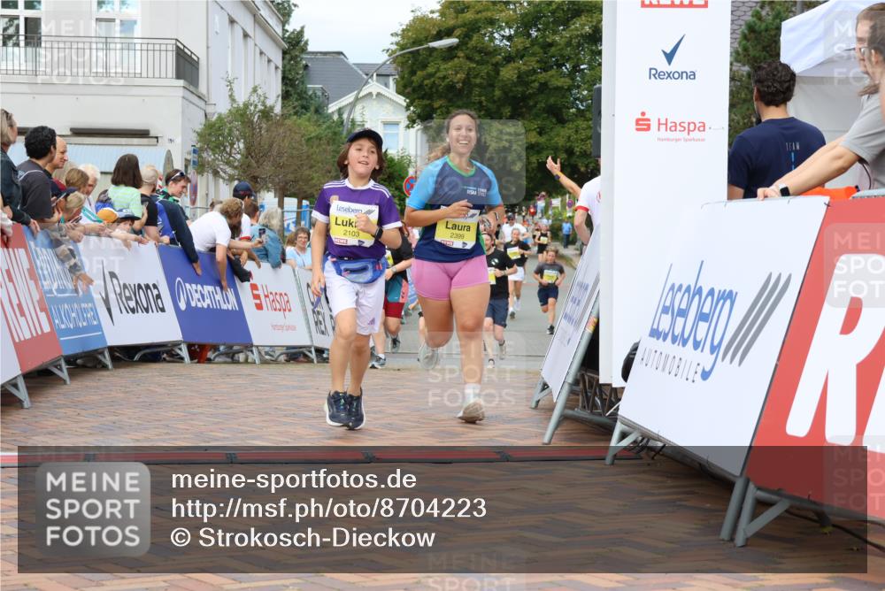 31.08.2025 - 21. Blankeneser Heldenlauf Strokosch-Dieckow http://msf.ph/oto/8704223 31.08.2025 10:31:17 Ziel 2437, 2324, 2551, 2121, 2307, 2649, 2647, 2399, 2103 meine-sportfotos.de