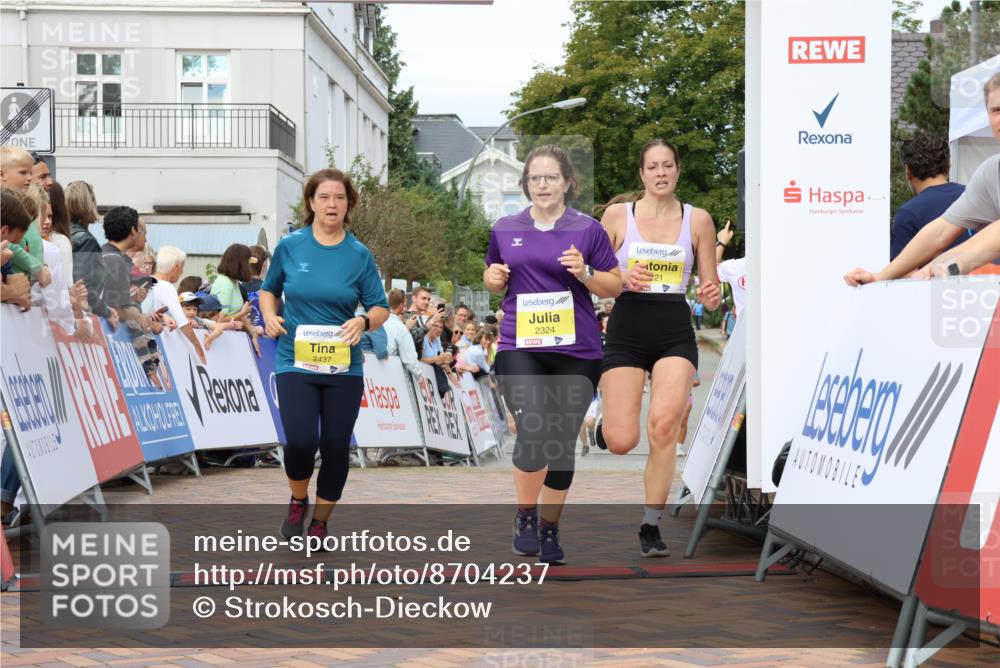 31.08.2025 - 21. Blankeneser Heldenlauf Strokosch-Dieckow http://msf.ph/oto/8704237 31.08.2025 10:31:11 Ziel 2437, 2324, 2147, 2121, 2307, 2018 meine-sportfotos.de