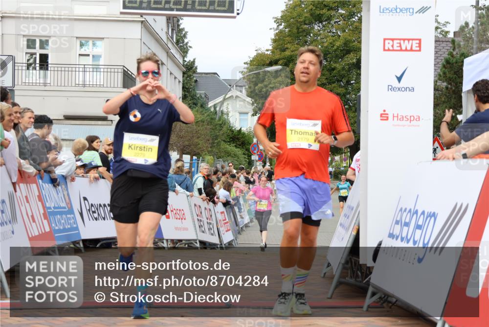 31.08.2025 - 21. Blankeneser Heldenlauf Strokosch-Dieckow http://msf.ph/oto/8704284 31.08.2025 10:30:46 Ziel 2179, 2279, 2102 meine-sportfotos.de
