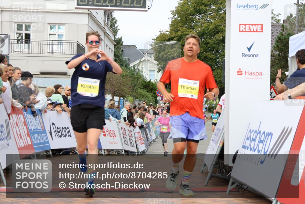 31.08.2025 - 21. Blankeneser Heldenlauf Strokosch-Dieckow http://msf.ph/oto/8704285 31.08.2025 10:30:45 Ziel 2179, 2279, 2102 meine-sportfotos.de