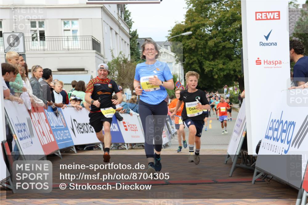 31.08.2025 - 21. Blankeneser Heldenlauf Strokosch-Dieckow http://msf.ph/oto/8704305 31.08.2025 10:30:36 Ziel 2560, 2106, 2599, 2102 meine-sportfotos.de