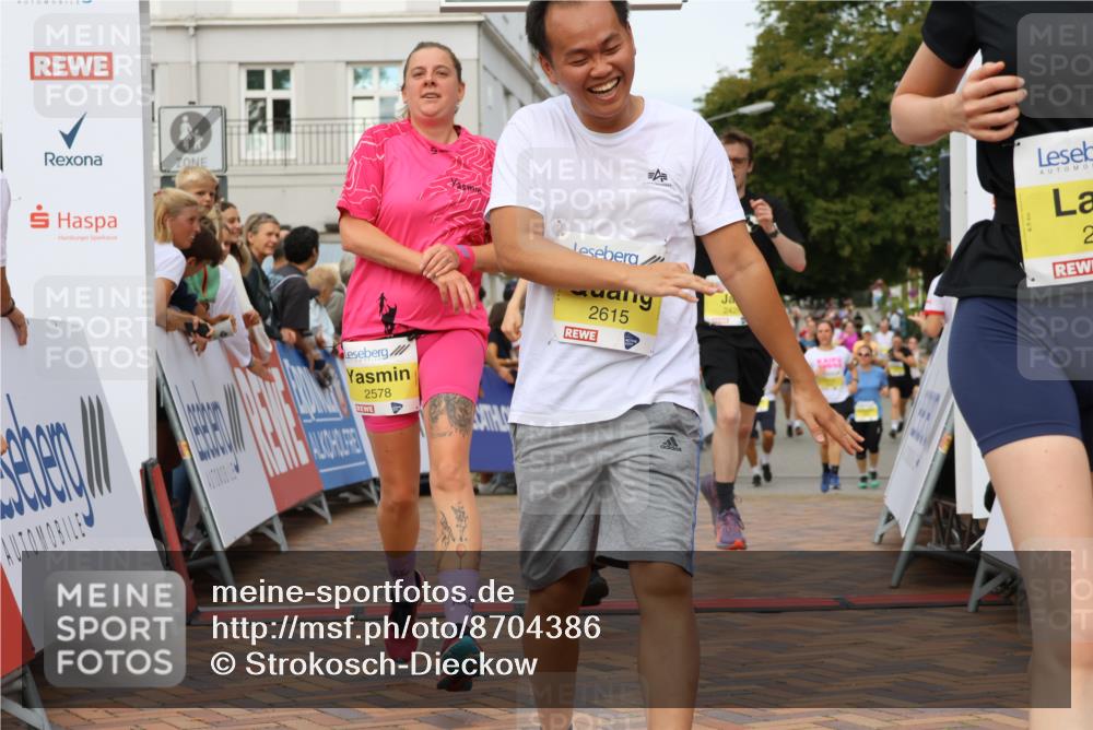 31.08.2025 - 21. Blankeneser Heldenlauf Strokosch-Dieckow http://msf.ph/oto/8704386 31.08.2025 10:29:38 Ziel 2491, 2683, 2578, 2614, 2615, 2426, 2684, 2538, 2558, 2277 meine-sportfotos.de