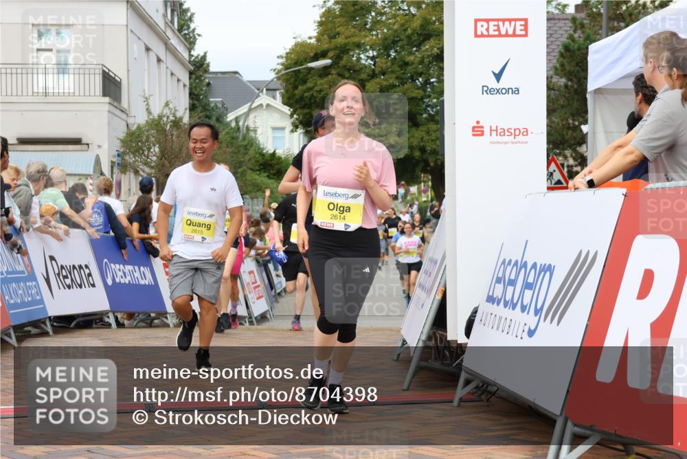 31.08.2025 - 21. Blankeneser Heldenlauf Strokosch-Dieckow http://msf.ph/oto/8704398 31.08.2025 10:29:35 Ziel 2491, 2578, 2614, 2615, 2426, 2684, 2538, 2558, 2277 meine-sportfotos.de