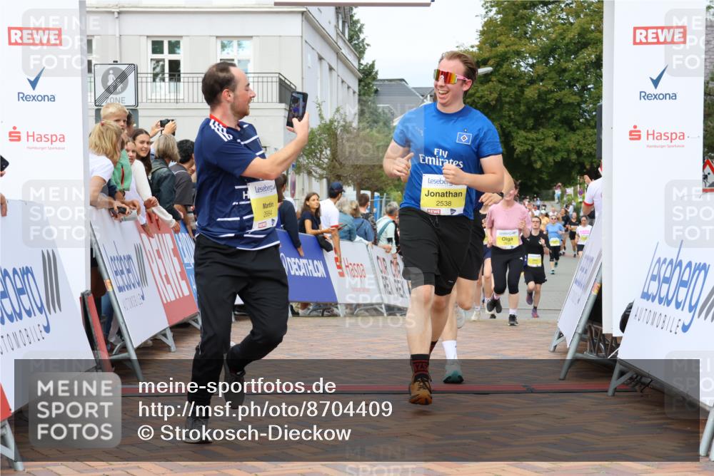 31.08.2025 - 21. Blankeneser Heldenlauf Strokosch-Dieckow http://msf.ph/oto/8704409 31.08.2025 10:29:32 Ziel 2614, 2615, 2684, 2538, 2558, 2277 meine-sportfotos.de