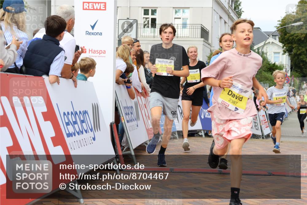 31.08.2025 - 21. Blankeneser Heldenlauf Strokosch-Dieckow http://msf.ph/oto/8704467 31.08.2025 10:28:53 Ziel 2060, 2346, 2718, 2719, 2143, 2387 meine-sportfotos.de