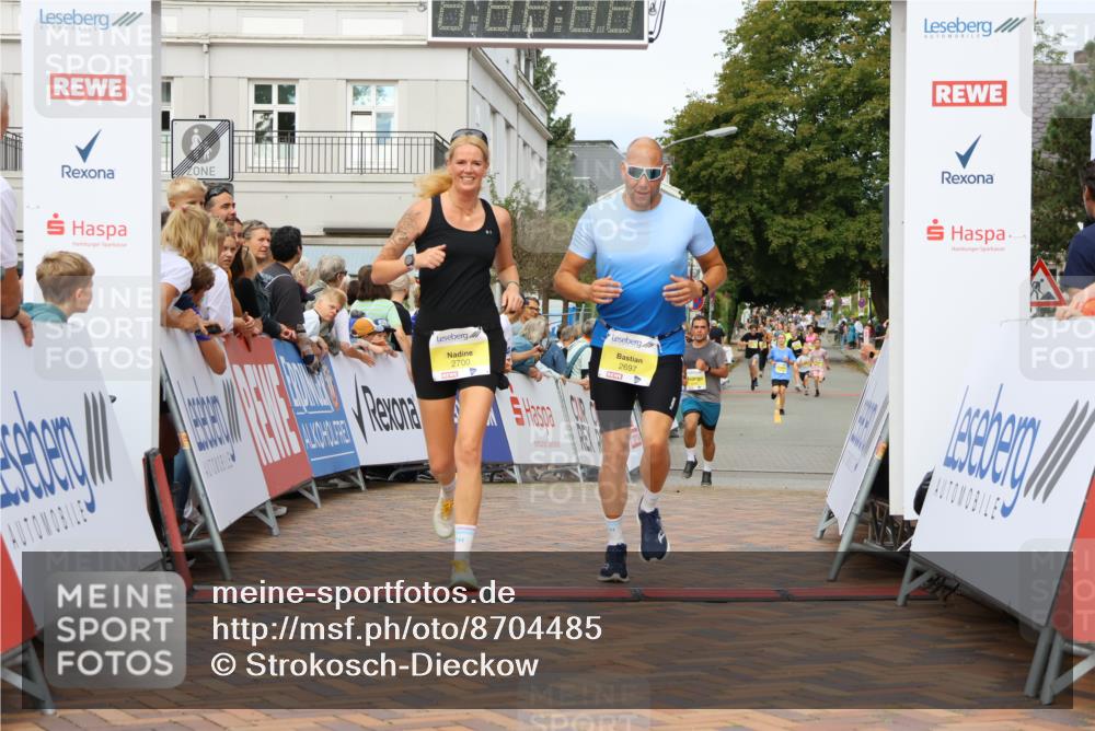 31.08.2025 - 21. Blankeneser Heldenlauf Strokosch-Dieckow http://msf.ph/oto/8704485 31.08.2025 10:28:43 Ziel 2346, 2697, 2700, 2351, 2687 meine-sportfotos.de