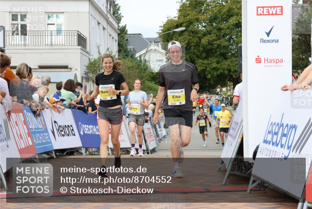 31.08.2025 - 21. Blankeneser Heldenlauf Strokosch-Dieckow http://msf.ph/oto/8704552 31.08.2025 10:28:15 Ziel 2348, 2140, 2133, 2625, 2088 meine-sportfotos.de