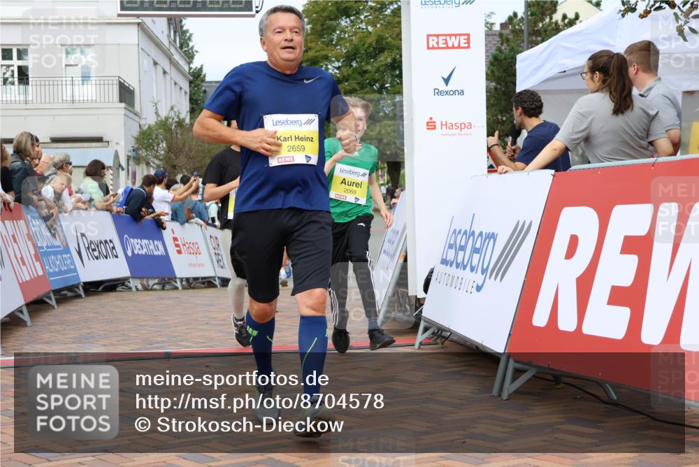 31.08.2025 - 21. Blankeneser Heldenlauf Strokosch-Dieckow http://msf.ph/oto/8704578 31.08.2025 10:28:02 Ziel 2112, 2068, 2067, 2741, 2343, 2659, 2261 meine-sportfotos.de