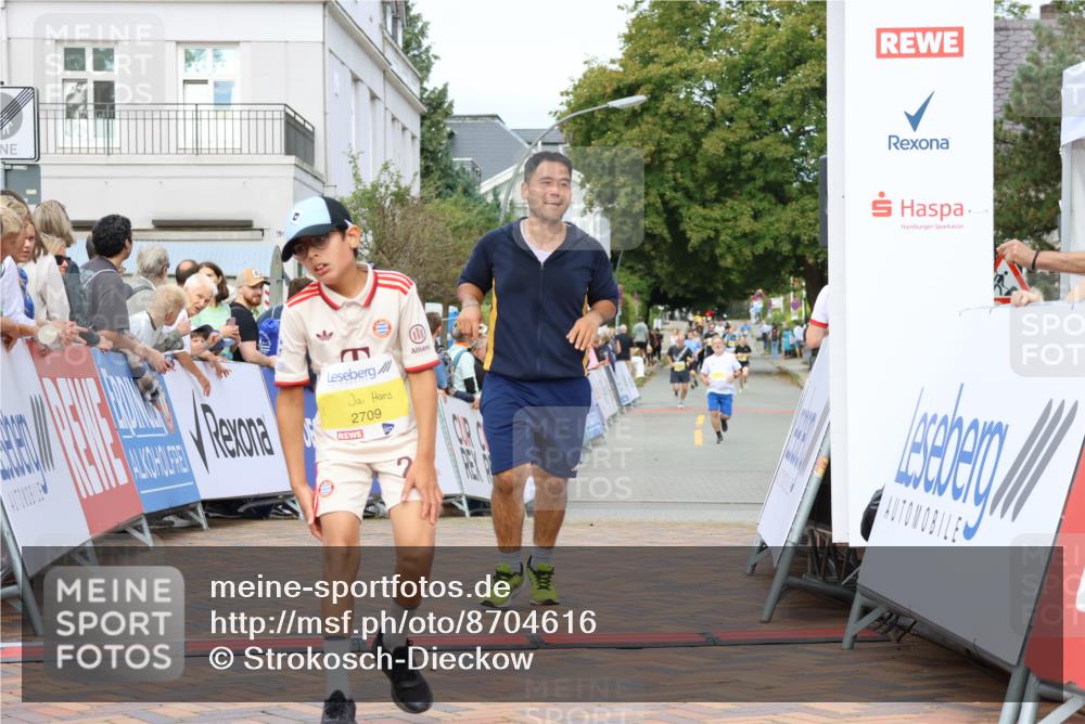 31.08.2025 - 21. Blankeneser Heldenlauf Strokosch-Dieckow http://msf.ph/oto/8704616 31.08.2025 10:27:32 Ziel 2715, 2463, 2725, 2533, 2709 meine-sportfotos.de