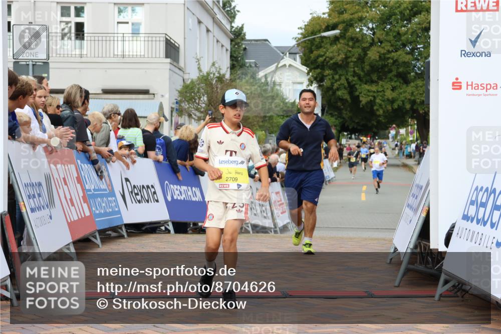 31.08.2025 - 21. Blankeneser Heldenlauf Strokosch-Dieckow http://msf.ph/oto/8704626 31.08.2025 10:27:30 Ziel 2715, 2463, 2725, 2533, 2709 meine-sportfotos.de
