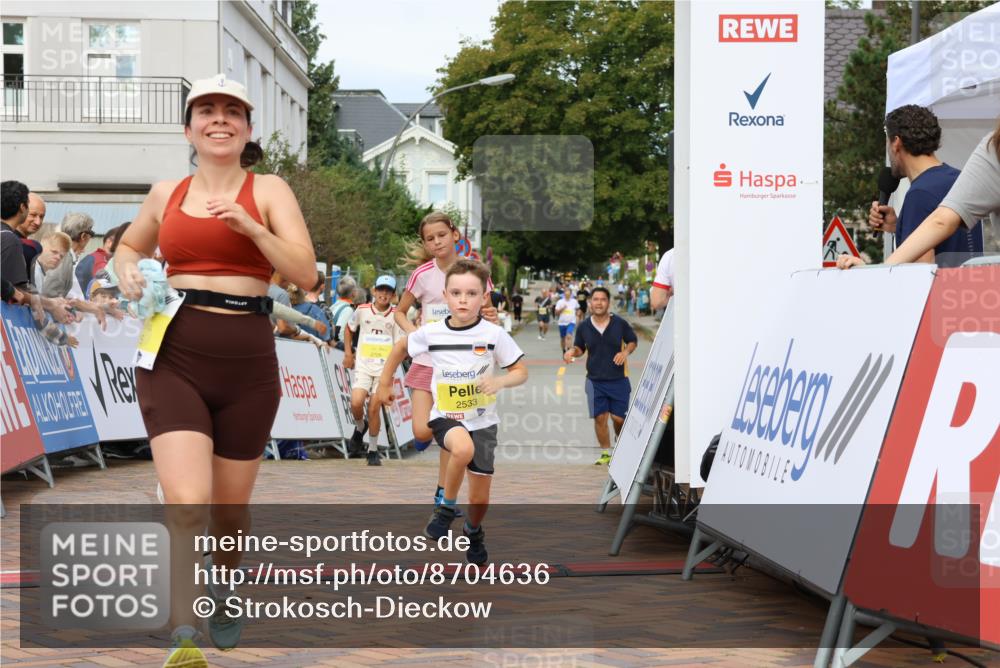 31.08.2025 - 21. Blankeneser Heldenlauf Strokosch-Dieckow http://msf.ph/oto/8704636 31.08.2025 10:27:26 Ziel 2715, 2463, 2559, 2725, 2533, 2709 meine-sportfotos.de
