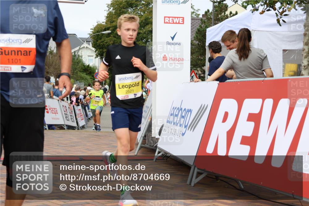 31.08.2025 - 21. Blankeneser Heldenlauf Strokosch-Dieckow http://msf.ph/oto/8704669 31.08.2025 10:27:07 Ziel 1101, 2150, 2205, 2521, 2517 meine-sportfotos.de