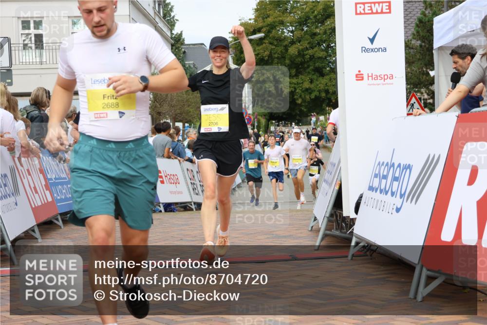 31.08.2025 - 21. Blankeneser Heldenlauf Strokosch-Dieckow http://msf.ph/oto/8704720 31.08.2025 10:26:35 Ziel 2706, 2254, 2497, 2648, 2688, 2007, 2487, 2296 meine-sportfotos.de