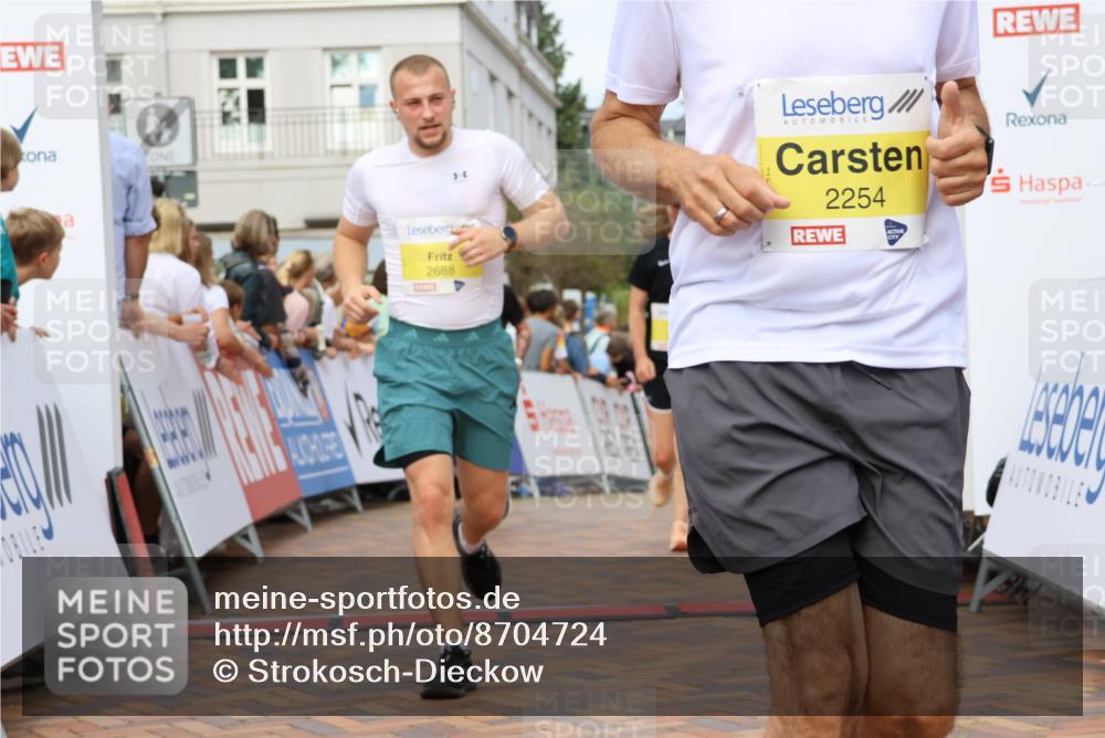 31.08.2025 - 21. Blankeneser Heldenlauf Strokosch-Dieckow http://msf.ph/oto/8704724 31.08.2025 10:26:35 Ziel 2706, 2254, 2497, 2648, 2688, 2007, 2487, 2296 meine-sportfotos.de