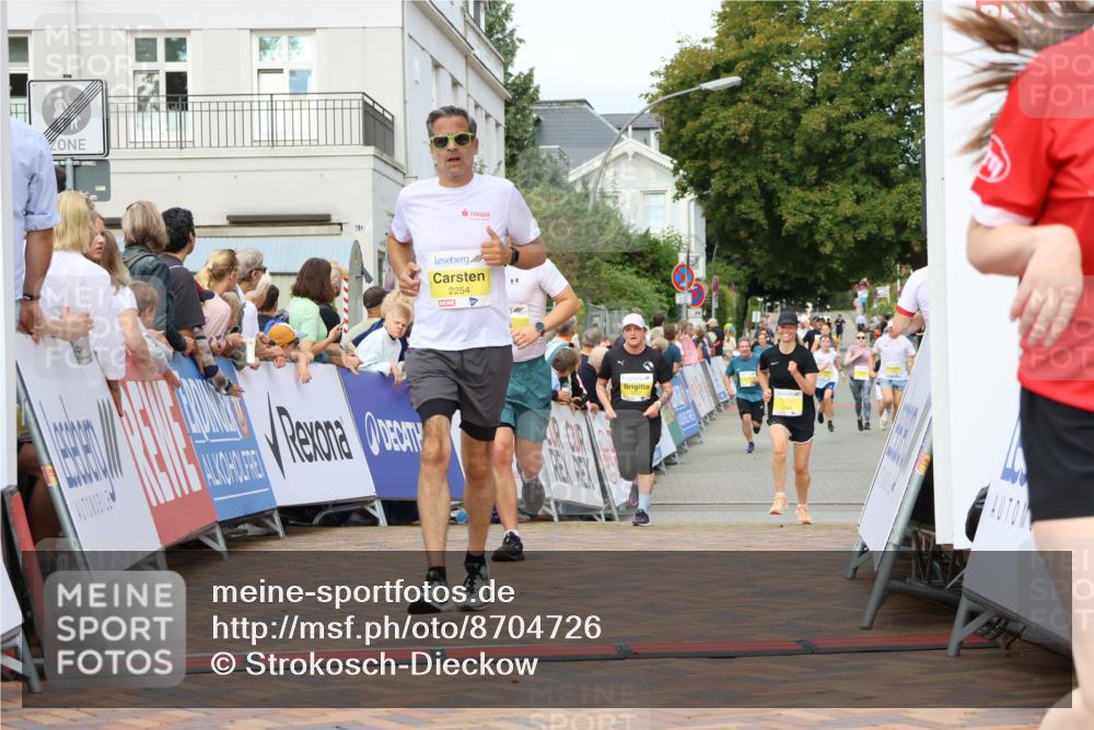 31.08.2025 - 21. Blankeneser Heldenlauf Strokosch-Dieckow http://msf.ph/oto/8704726 31.08.2025 10:26:32 Ziel 2706, 2254, 2497, 2688, 2007 meine-sportfotos.de