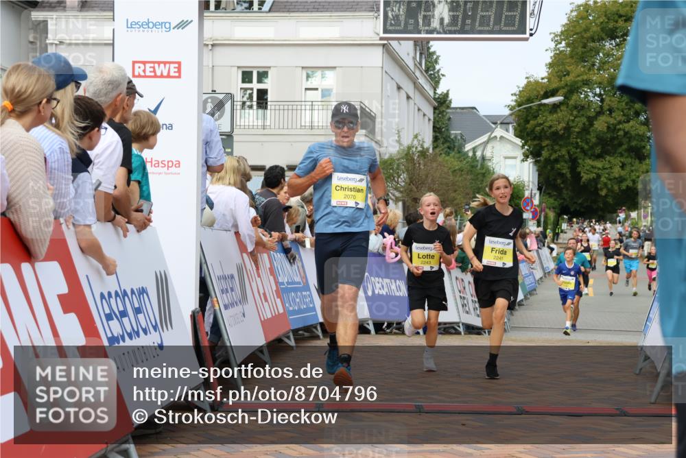 31.08.2025 - 21. Blankeneser Heldenlauf Strokosch-Dieckow http://msf.ph/oto/8704796 31.08.2025 10:25:54 Ziel 2342, 2472, 2070, 2241, 2243 meine-sportfotos.de