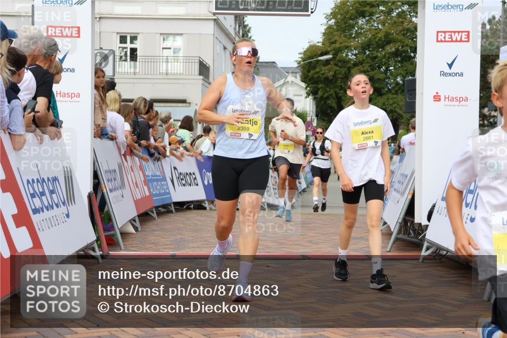31.08.2025 - 21. Blankeneser Heldenlauf Strokosch-Dieckow http://msf.ph/oto/8704863 31.08.2025 10:25:11 Ziel 2641, 2357, 2183, 2717, 2285, 2286, 2331, 2053, 2359, 2661 meine-sportfotos.de