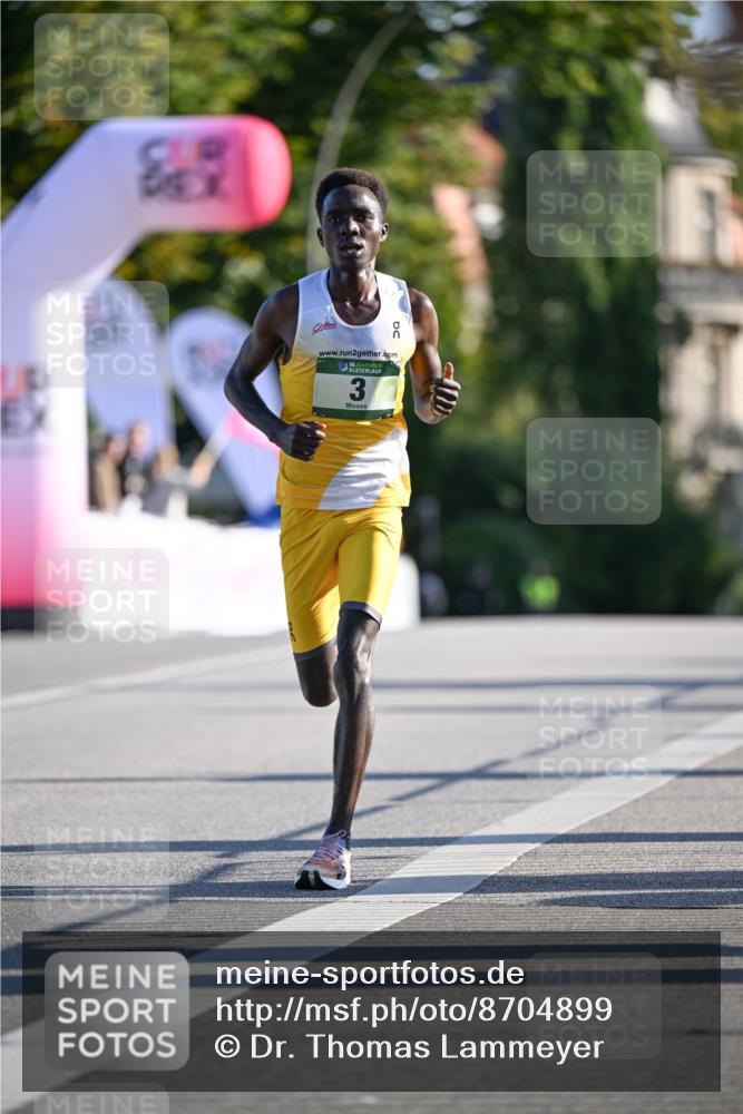 07.09.2025 - BARMER Alsterlauf Dr. Thomas Lammeyer http://msf.ph/oto/8704899 07.09.2025 09:16:40 Laufen 2, 36, 3 meine-sportfotos.de
