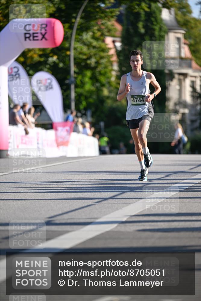 07.09.2025 - BARMER Alsterlauf Dr. Thomas Lammeyer http://msf.ph/oto/8705051 07.09.2025 09:18:37 Laufen 4744 meine-sportfotos.de