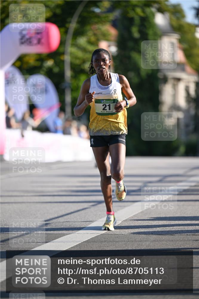 07.09.2025 - BARMER Alsterlauf Dr. Thomas Lammeyer http://msf.ph/oto/8705113 07.09.2025 09:18:59 Laufen 2, 6, 21 meine-sportfotos.de