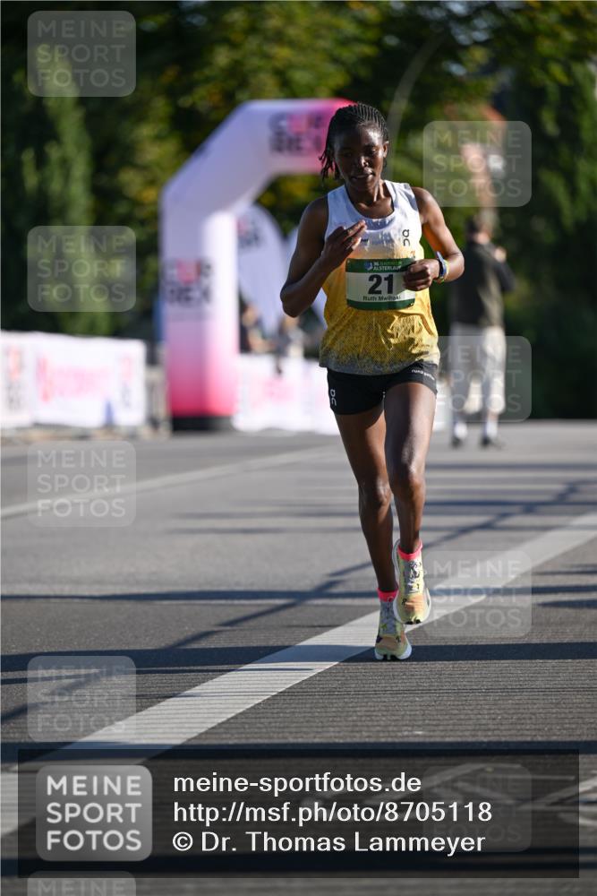 07.09.2025 - BARMER Alsterlauf Dr. Thomas Lammeyer http://msf.ph/oto/8705118 07.09.2025 09:19:00 Laufen 36, 1, 21, 0 meine-sportfotos.de