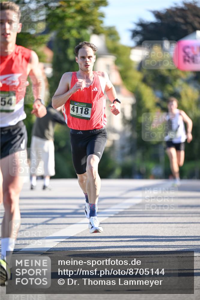 07.09.2025 - BARMER Alsterlauf Dr. Thomas Lammeyer http://msf.ph/oto/8705144 07.09.2025 09:19:10 Laufen 54, 136, 4118 meine-sportfotos.de