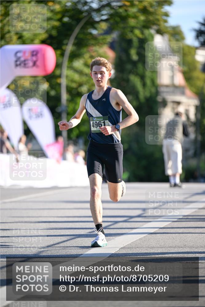 07.09.2025 - BARMER Alsterlauf Dr. Thomas Lammeyer http://msf.ph/oto/8705209 07.09.2025 09:19:36 Laufen 4961 meine-sportfotos.de