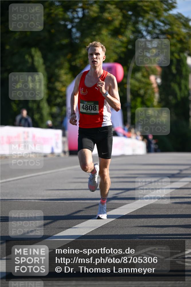 07.09.2025 - BARMER Alsterlauf Dr. Thomas Lammeyer http://msf.ph/oto/8705306 07.09.2025 09:20:10 Laufen 4808 meine-sportfotos.de