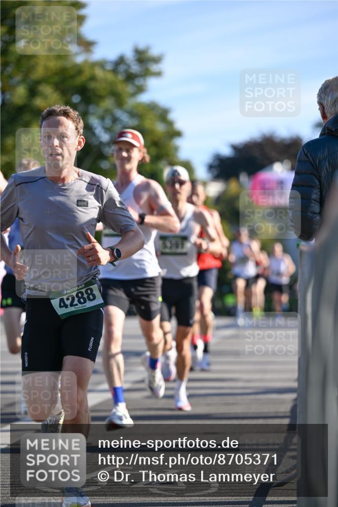 07.09.2025 - BARMER Alsterlauf Dr. Thomas Lammeyer http://msf.ph/oto/8705371 07.09.2025 09:20:30 Laufen 4288, 5387 meine-sportfotos.de