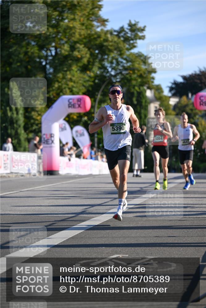 07.09.2025 - BARMER Alsterlauf Dr. Thomas Lammeyer http://msf.ph/oto/8705389 07.09.2025 09:20:34 Laufen 5390, 8204 meine-sportfotos.de
