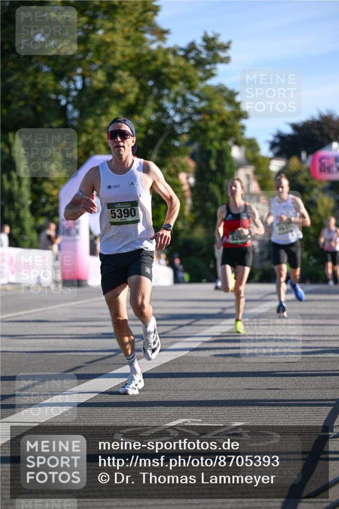 07.09.2025 - BARMER Alsterlauf Dr. Thomas Lammeyer http://msf.ph/oto/8705393 07.09.2025 09:20:34 Laufen 5390 meine-sportfotos.de