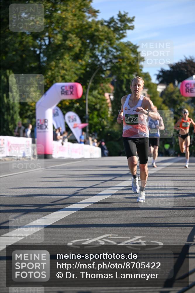 07.09.2025 - BARMER Alsterlauf Dr. Thomas Lammeyer http://msf.ph/oto/8705422 07.09.2025 09:20:40 Laufen 5892 meine-sportfotos.de