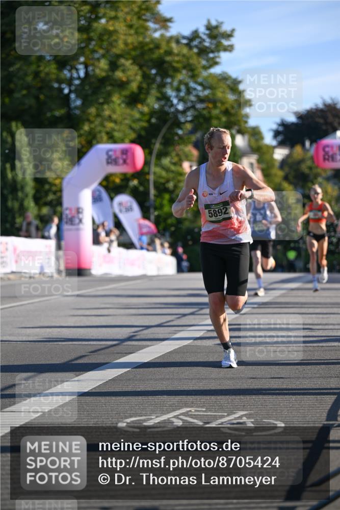 07.09.2025 - BARMER Alsterlauf Dr. Thomas Lammeyer http://msf.ph/oto/8705424 07.09.2025 09:20:40 Laufen 5892 meine-sportfotos.de