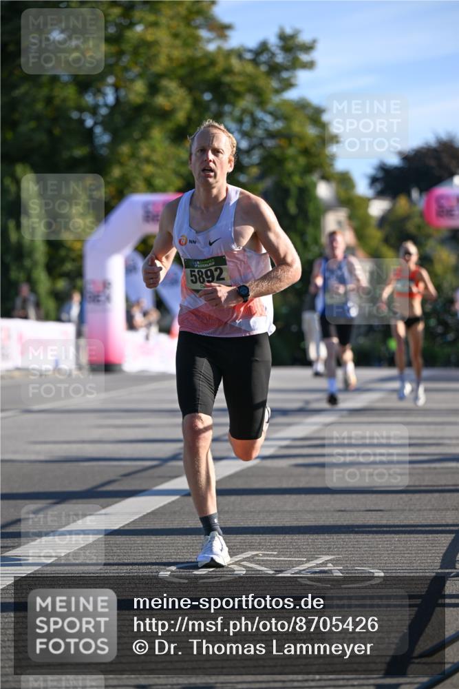 07.09.2025 - BARMER Alsterlauf Dr. Thomas Lammeyer http://msf.ph/oto/8705426 07.09.2025 09:20:41 Laufen 5892 meine-sportfotos.de