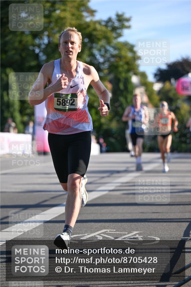 07.09.2025 - BARMER Alsterlauf Dr. Thomas Lammeyer http://msf.ph/oto/8705428 07.09.2025 09:20:41 Laufen 36, 5892 meine-sportfotos.de