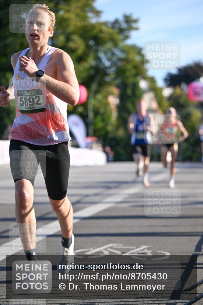 07.09.2025 - BARMER Alsterlauf Dr. Thomas Lammeyer http://msf.ph/oto/8705430 07.09.2025 09:20:41 Laufen 5892 meine-sportfotos.de