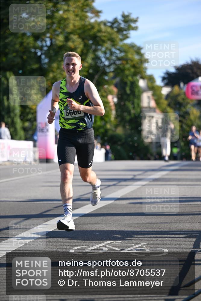 07.09.2025 - BARMER Alsterlauf Dr. Thomas Lammeyer http://msf.ph/oto/8705537 07.09.2025 09:21:02 Laufen 5660 meine-sportfotos.de