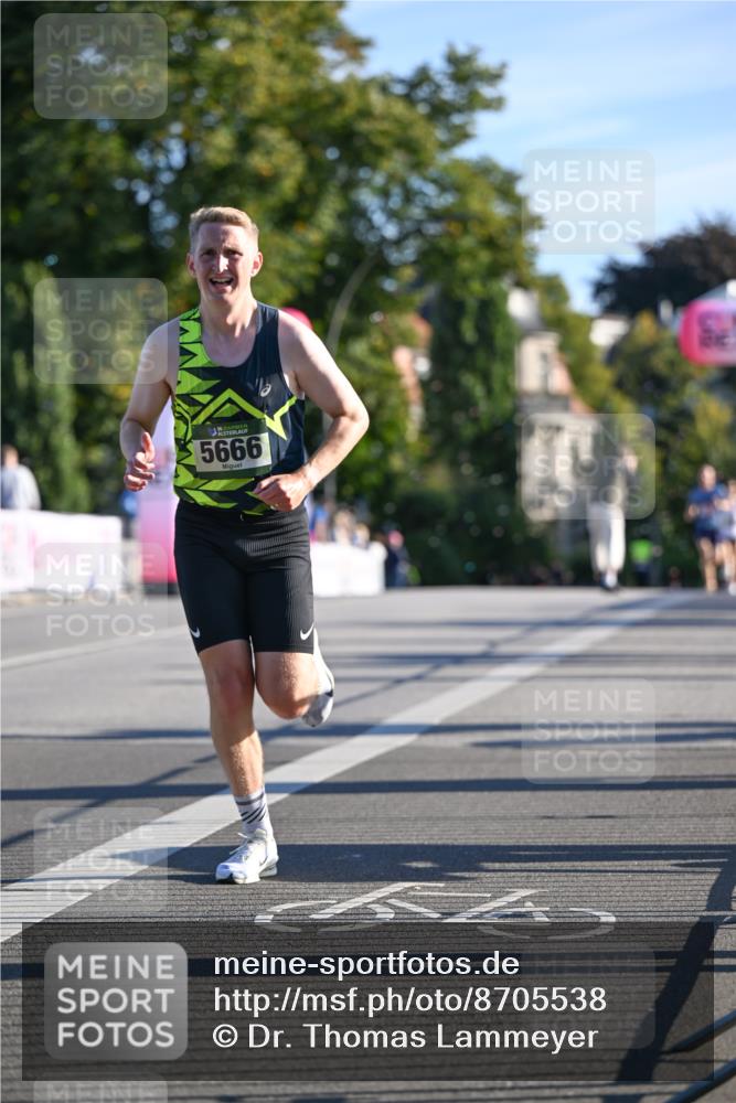 07.09.2025 - BARMER Alsterlauf Dr. Thomas Lammeyer http://msf.ph/oto/8705538 07.09.2025 09:21:03 Laufen 5666 meine-sportfotos.de