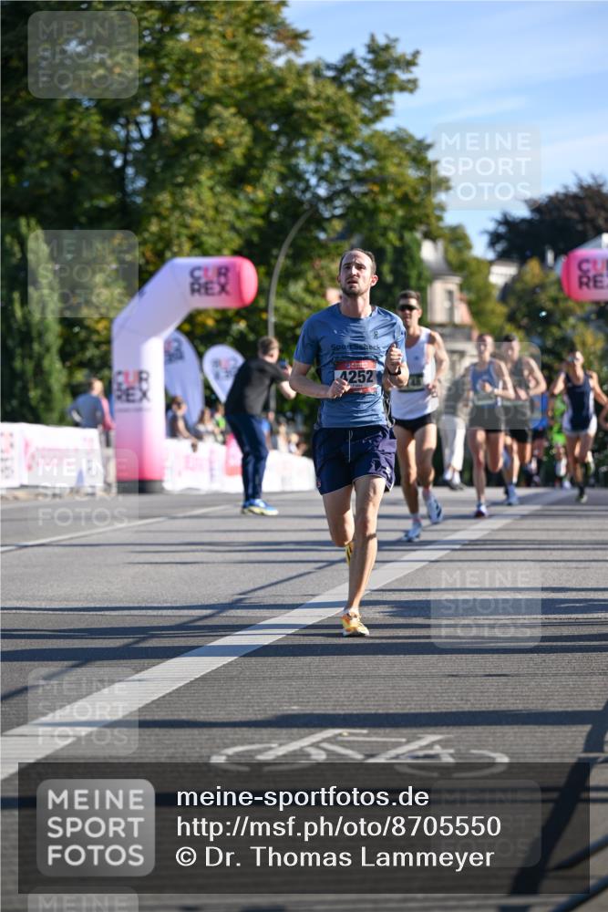 07.09.2025 - BARMER Alsterlauf Dr. Thomas Lammeyer http://msf.ph/oto/8705550 07.09.2025 09:21:10 Laufen 4252 meine-sportfotos.de