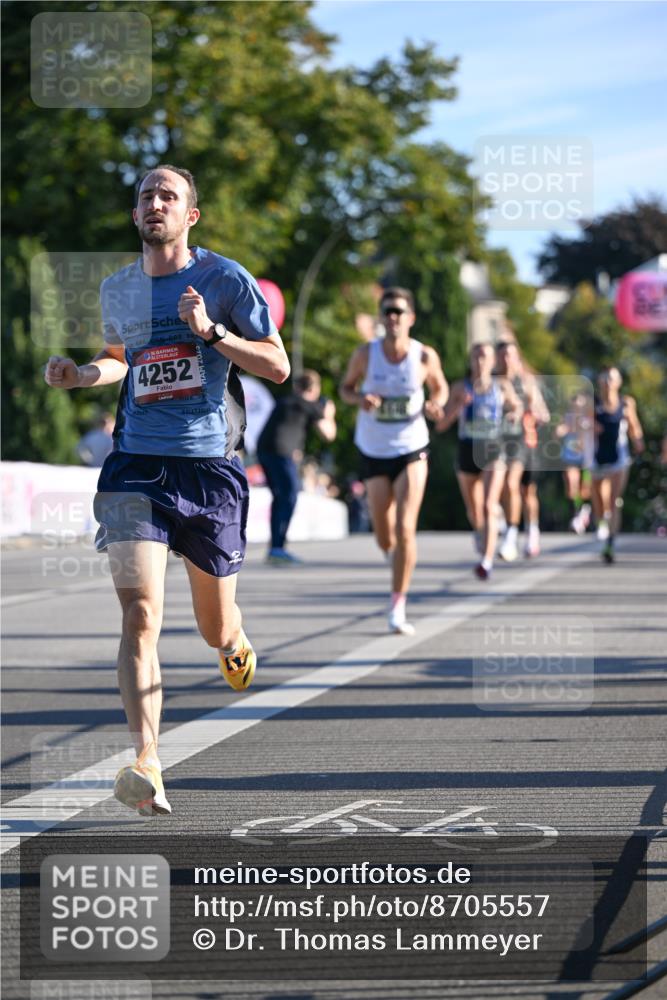 07.09.2025 - BARMER Alsterlauf Dr. Thomas Lammeyer http://msf.ph/oto/8705557 07.09.2025 09:21:11 Laufen 4252 meine-sportfotos.de