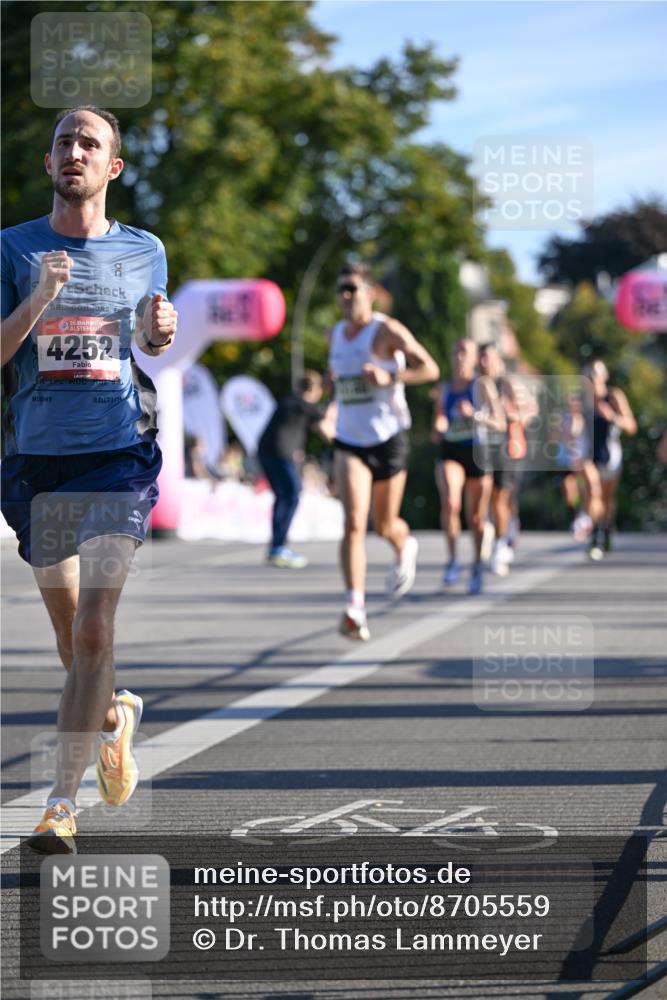 07.09.2025 - BARMER Alsterlauf Dr. Thomas Lammeyer http://msf.ph/oto/8705559 07.09.2025 09:21:11 Laufen 36, 4252 meine-sportfotos.de