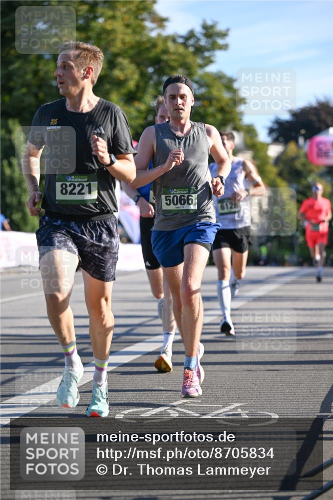 07.09.2025 - BARMER Alsterlauf Dr. Thomas Lammeyer http://msf.ph/oto/8705834 07.09.2025 09:22:08 Laufen 36, 8221, 36, 5066, 6128 meine-sportfotos.de